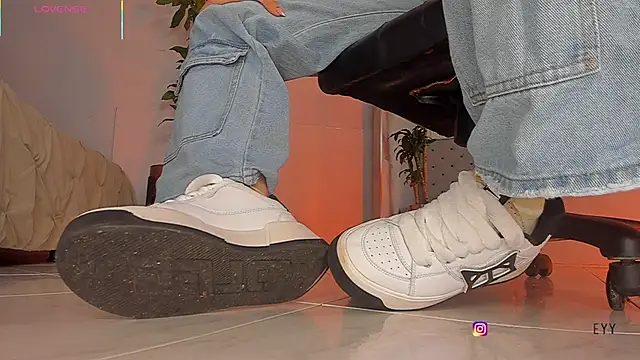 charlotte  grey online show from 11/15/25, 08:13