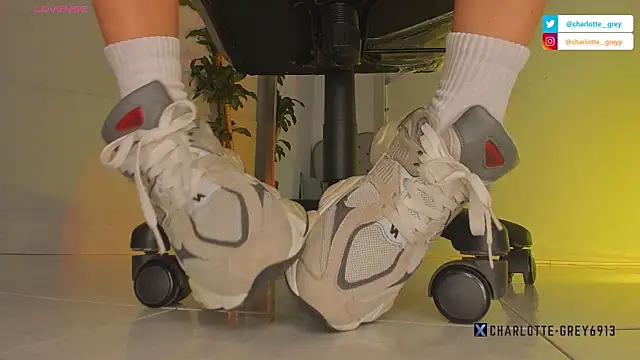 charlotte  grey online show from 11/10/25, 06:02