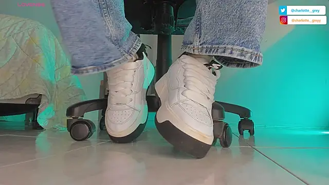 charlotte  grey online show from 10/24/25, 08:30