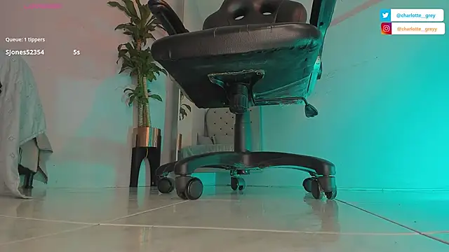 charlotte  grey online show from 11/03/25, 07:50