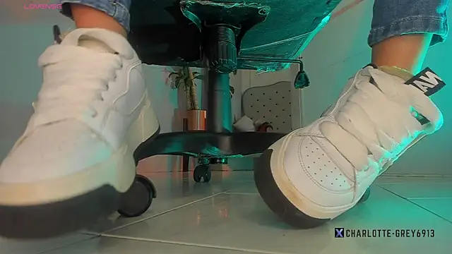 charlotte  grey online show from 11/26/25, 08:31