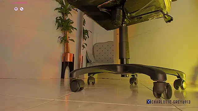 charlotte  grey online show from 11/11/25, 12:44