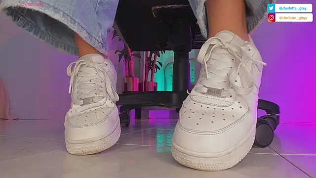 charlotte  grey online show from 09/29/25, 08:14