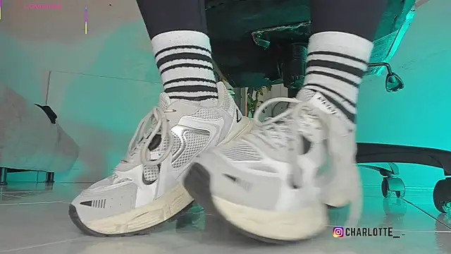 charlotte  grey online show from 11/18/25, 08:23