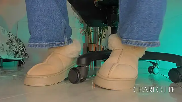 charlotte  grey online show from 11/21/25, 07:46