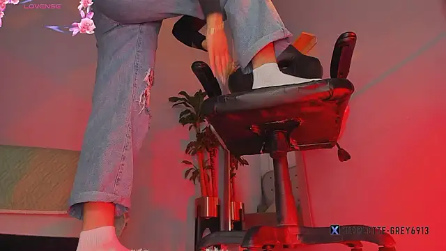 charlotte  grey online show from 03/05/26, 08:05