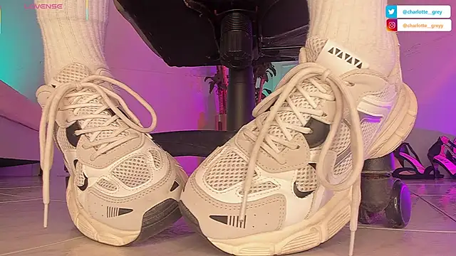 charlotte  grey online show from 10/06/25, 08:09