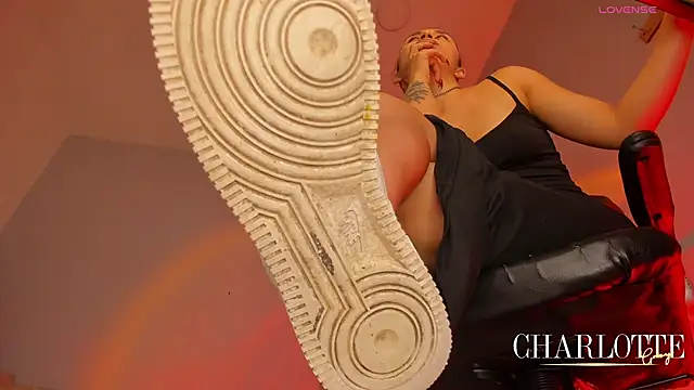 charlotte  grey online show from 04/15/26, 08:42