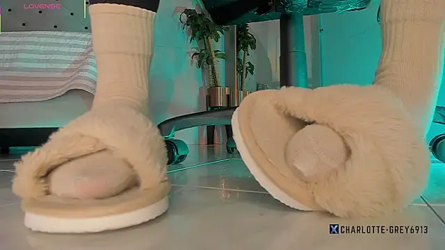 charlotte  grey online show from 12/22/25, 08:09