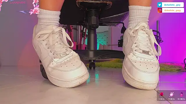 charlotte  grey online show from 10/02/25, 08:12