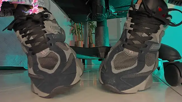 charlotte  grey online show from 01/08/26, 08:26