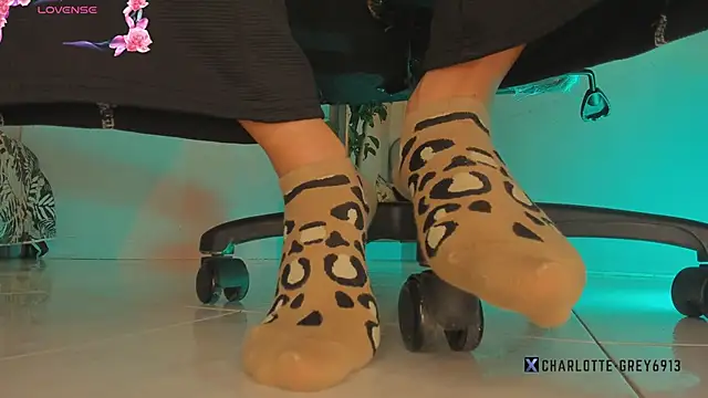 charlotte  grey online show from 11/19/25, 08:42