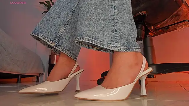 charlotte  grey online show from 11/13/25, 08:35