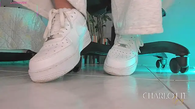 charlotte  grey online show from 01/13/26, 08:02