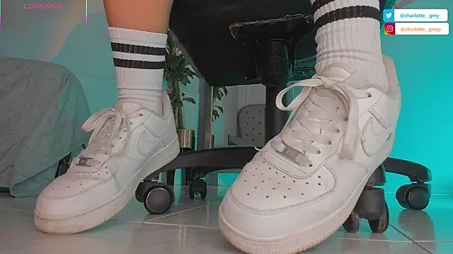 charlotte  grey online show from 11/04/25, 07:17