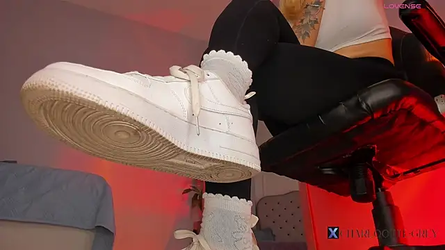 charlotte  grey online show from 04/11/26, 08:23