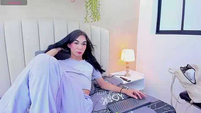 Mia thompson 19 online show from 05/09/26, 06:22