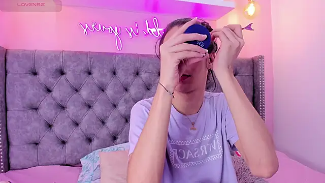 Mia thompson 19 online show from 11/06/25, 05:28