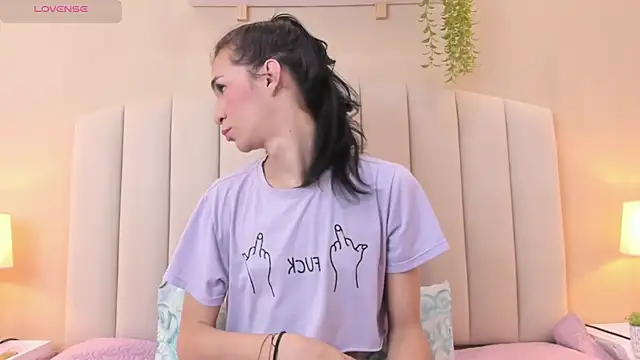 Mia thompson 19 online show from 01/15/26, 07:06