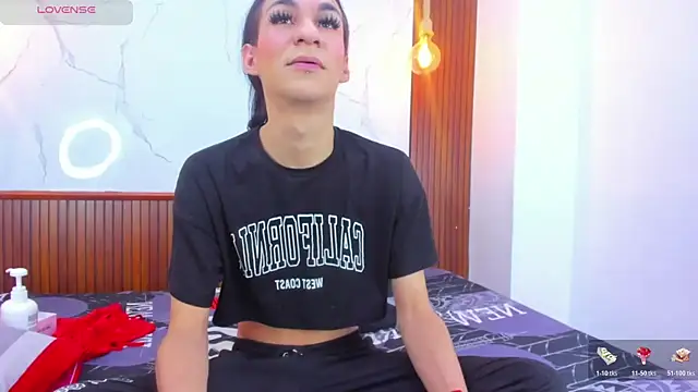 Mia thompson 19 online show from 04/04/26, 07:09