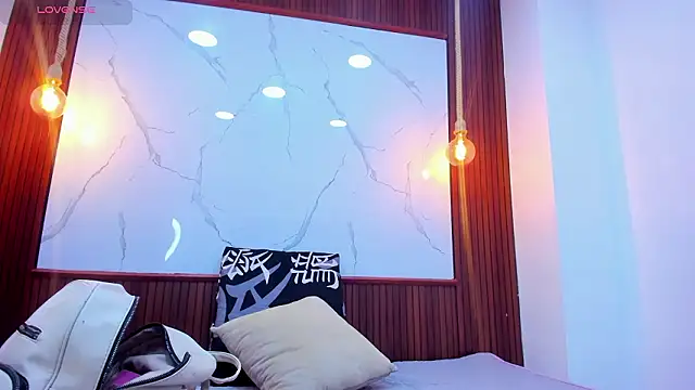 Mia thompson 19 online show from 03/06/26, 08:26