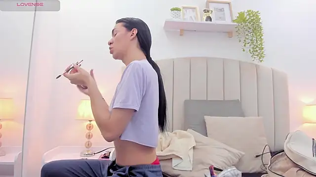 Mia thompson 19 online show from 09/18/25, 08:12