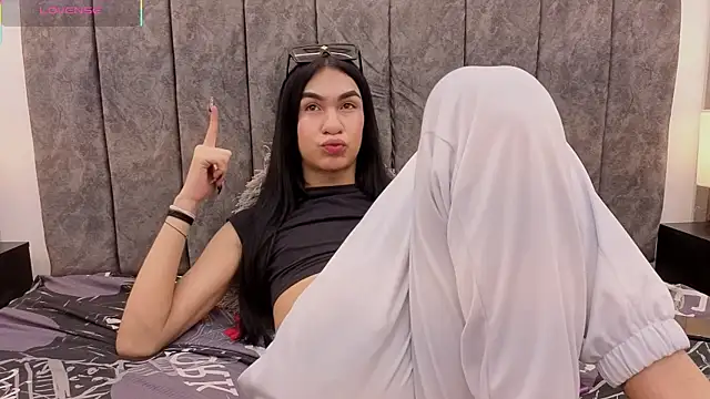 Mia thompson 19 online show from 09/12/25, 05:35