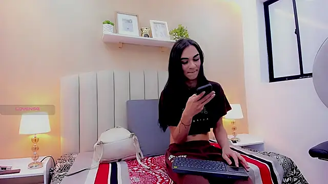 Mia thompson 19 online show from 05/28/26, 07:20
