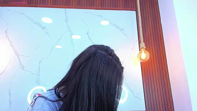 Mia thompson 19 online show from 03/20/26, 07:37