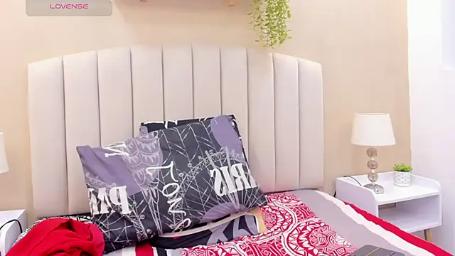 Mia thompson 19 online show from 02/10/26, 07:35