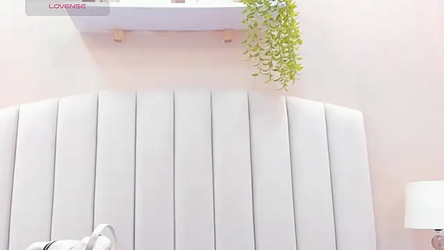 Mia thompson 19 online show from 02/11/26, 07:36