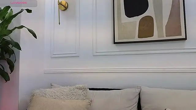 Mia thompson 19 online show from 02/24/26, 07:37