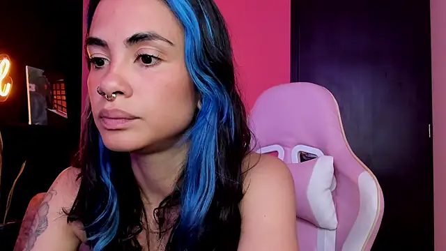 Juanadearco5 online show from 10/29/25, 02:16