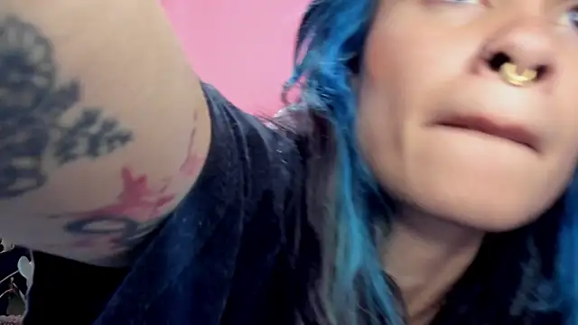 Juanadearco5 online show from 11/22/25, 11:03