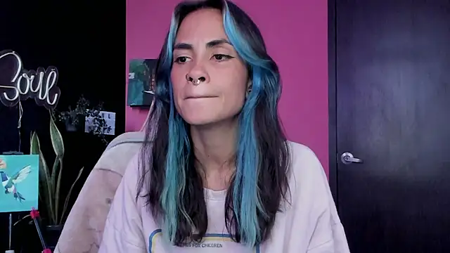 Juanadearco5 online show from 12/15/25, 09:31