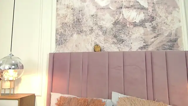 Snapshot of SabrinaDevill chatting on 12/22/25, 01:11 SabrinaDevill online show from 12/22/25, 01:11