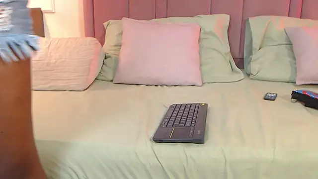 Snapshot of SabrinaDevill chatting on 06/03/26, 02:33 SabrinaDevill online show from 06/03/26, 02:33