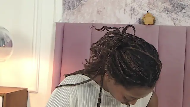 Snapshot of SabrinaDevill chatting on 02/16/26, 01:21 SabrinaDevill online show from 02/16/26, 01:21