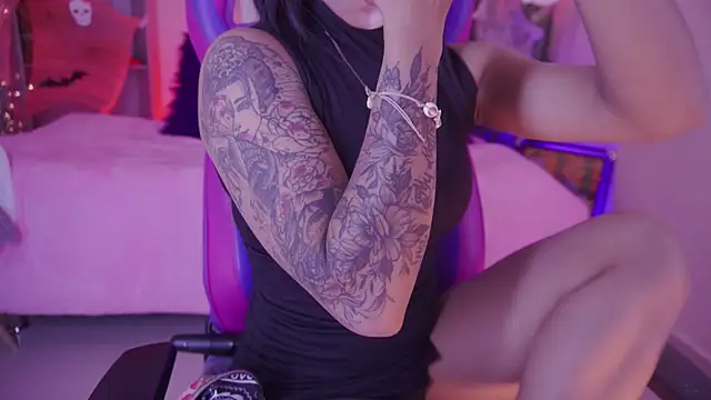 madelyn rose  online show from 10/31/25, 02:52