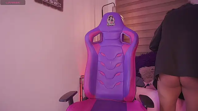 madelyn rose  online show from 11/21/25, 01:37