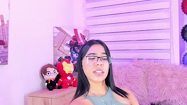 Snapshot of madelyn_rose_ chatting on 03/15/25, 04:57 madelyn rose online show from 03/15/25, 04:57