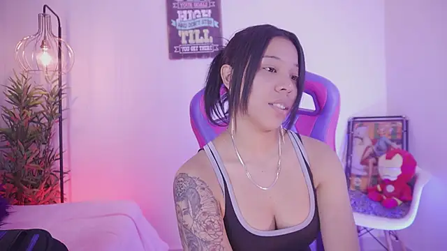 madelyn rose  online show from 11/25/25, 02:12