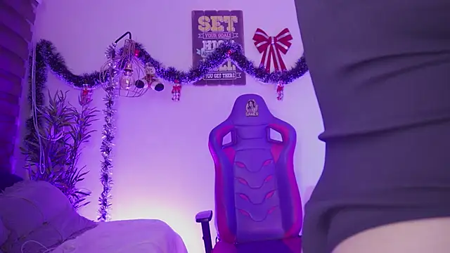 madelyn rose  online show from 12/18/25, 02:05