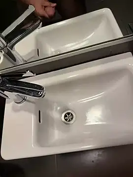 hotisraeli online show from 11/06/25, 07:45