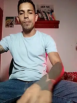 Snapshot of chero_95 chatting on 11/13/25, 10:35 chero 95 online show from 11/13/25, 10:35