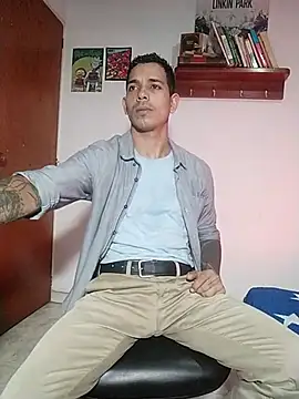 Snapshot of chero_95 chatting on 11/25/25, 10:21 chero 95 online show from 11/25/25, 10:21