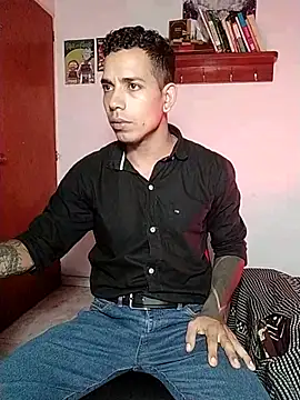 Snapshot of chero_95 chatting on 11/14/25, 10:46 chero 95 online show from 11/14/25, 10:46