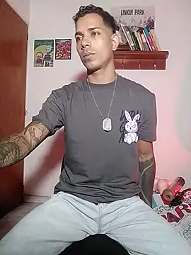 Snapshot of chero_95 chatting on 11/26/25, 09:15 chero 95 online show from 11/26/25, 09:15