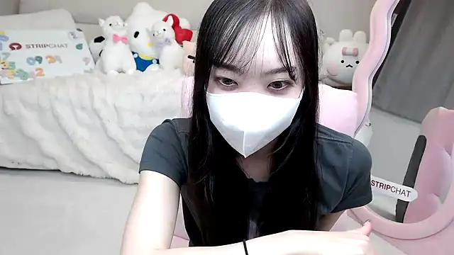 momo room online show from 09/29/25, 10:44