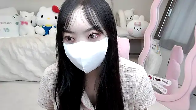 momo room online show from 09/15/25, 06:36